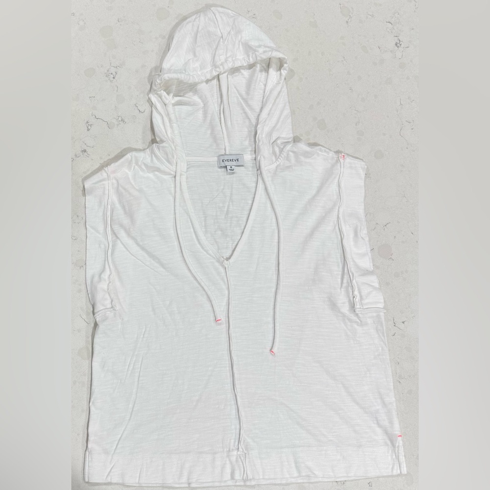 Like new, Evereve Cruz sleeveless hoodie in white, size medium